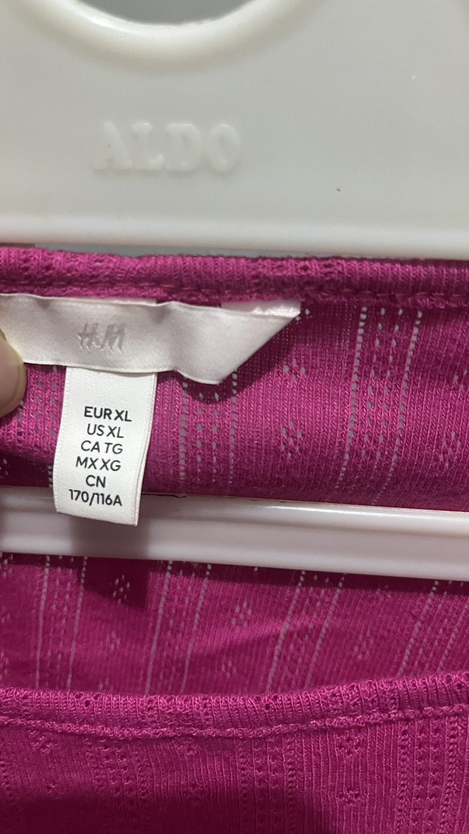 beliyapreloved's tweet photo. Preloved top h&amp;m
Size XL
ld 116
Pjg 50
15k
����beliyapreloved

#preloved #bajubekas #hm https://t.co/WHOYceTYXz