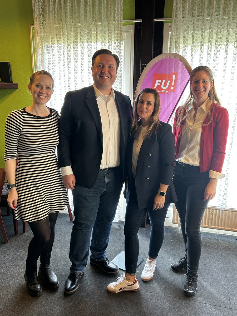 SPieper_Berlin's tweet photo. Bei der Jahreshauptversammlung der Frauen Union Berlin Mitte wurde @Schulz83D einstimmig erneut zur Vorsitzenden gewählt. Ein völlig angemessenes Ergebnis für eine tolle Arbeit mit einem tollen Team. Danke, dass ich Eure Versammlung wieder leiten durfte. #wirinmitte https://t.co/EyAZBfbpmF