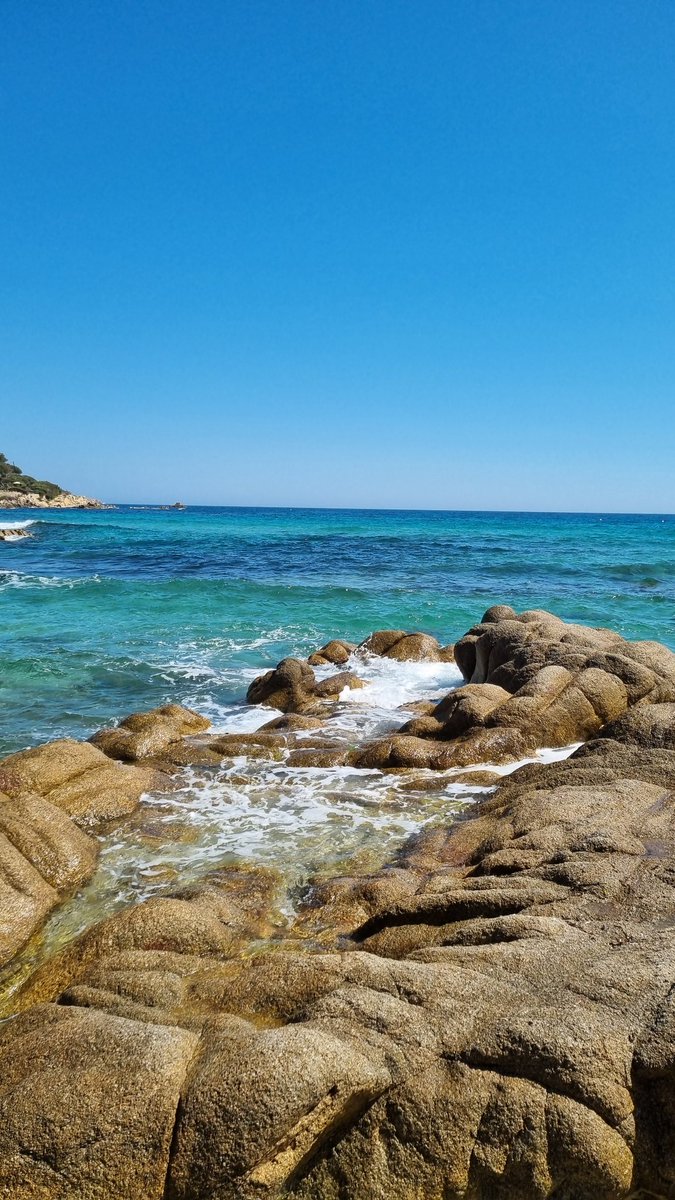 Robert_LeVarois's tweet photo. Parmi les trésors de Ramatuelle, la plage de l'Escalet 🌊⛱️ #photography #Ramatuelle #BaladeSympa #Var #CotedAzurFrance https://t.co/y7aszWBia1