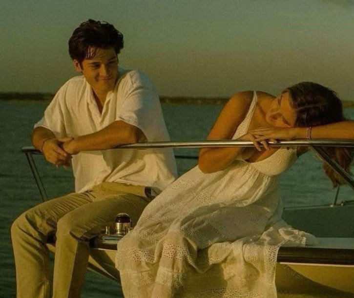 Te estoy queriendo de poquito a poquito, sin prisas, sin perderme ningún detalle, disfrutándote, total... si ya te pertenezco.

La Poeta.