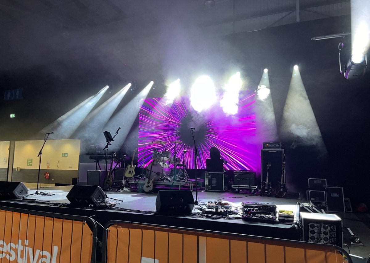 pa_hire_oxford's tweet image. This is an event we provided the technical equipment for. Included in the setup was a large led video wall, lighting, rigging, sound, staging and av and crew. #LED_Screens #Lighting #Staging #Sound #AV #Audio_Visual #LED_Video_Wall #Screens #Production #Corporate