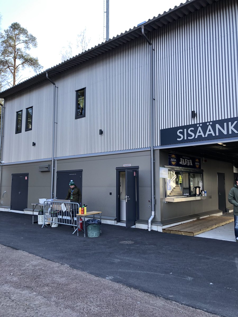 Tervetuloa tarkastamaan Petterin pelikunnon lisäksi Areenan palvelupisteiden hinta-laatu-suhde. 

Esimerkiksi makkaran kappalehinta on 2,5€, Sanoman toimittajille kympillä kolme!

#veikkausliiga #fromthedocks