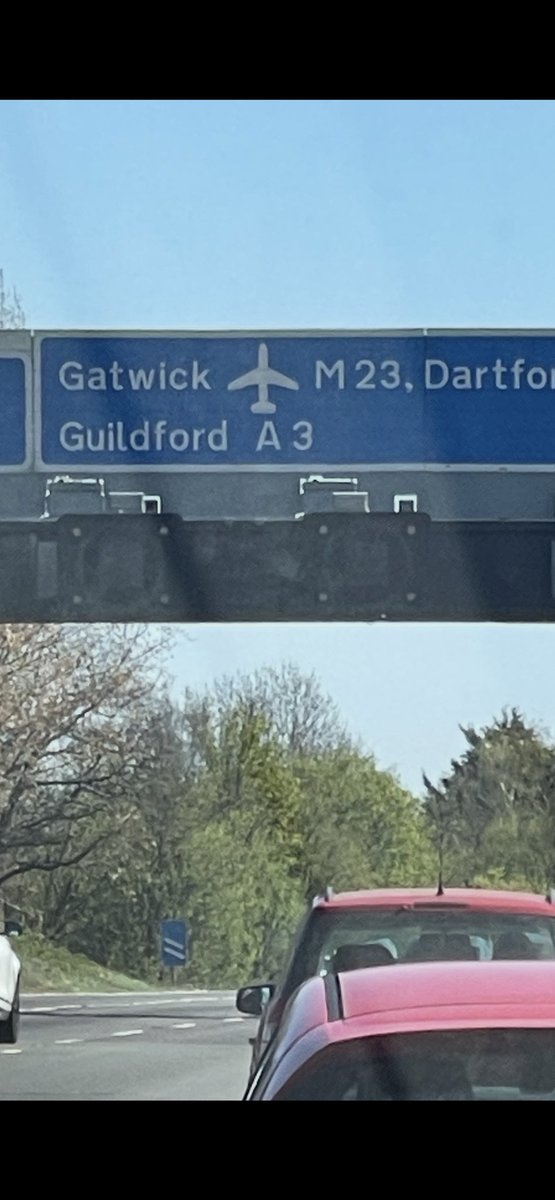 JudithT0911's tweet image. Getting there almost 7.5 hours of travelling so far, can’t wait to cheer on @ClanIHC tonight in Guildford!!!
