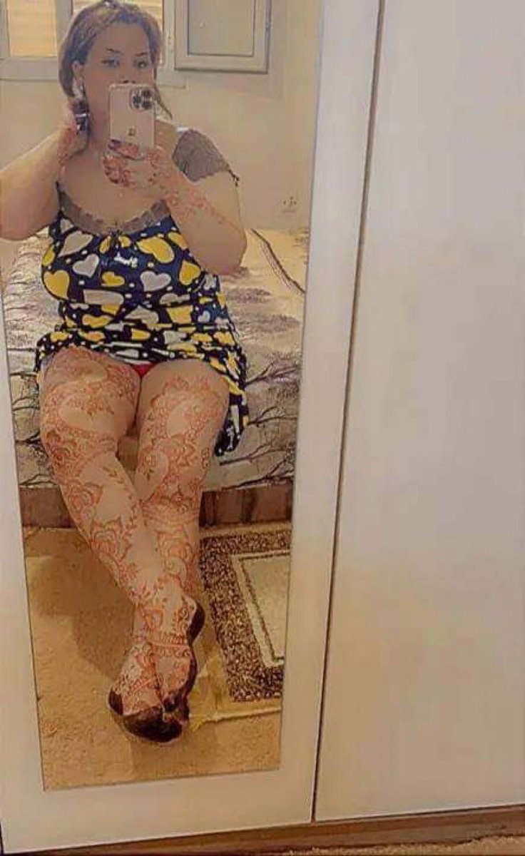 مني امه البس قدامه هك