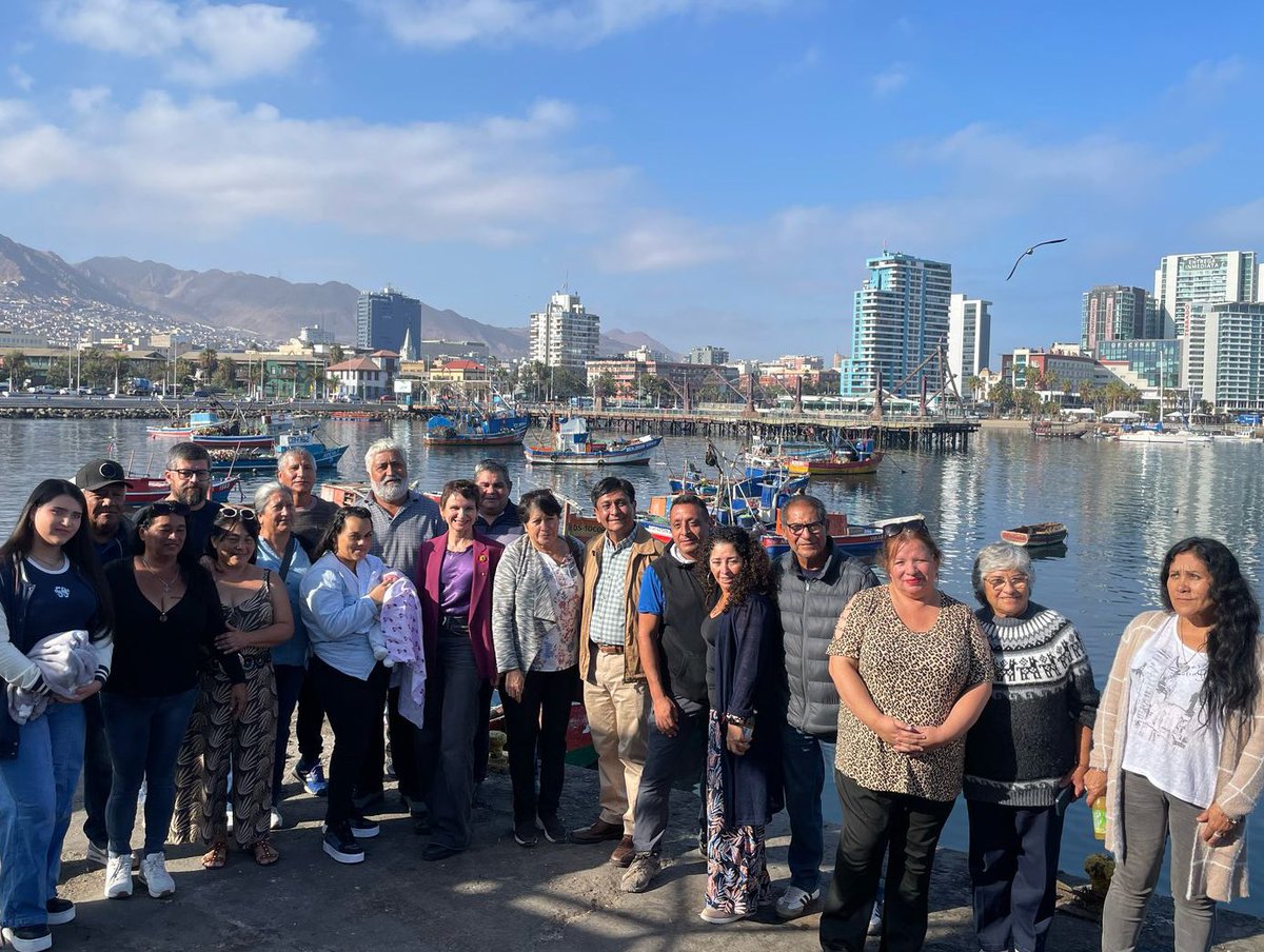 con <a href="/Carolina_Toha/">Carolina Tohá</a> una gran conversación con pescadores y pescadoras de #Antofagasta y #Taltal están preocupados por la Ley de Pesca y por lo que pueda venir a futuro