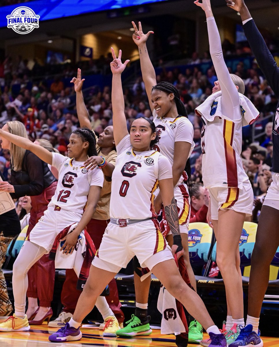 Photo Of The Year!!!!! 😍😍😍 <a href="/GamecockWBB/">South Carolina Women's Basketball</a> ❤️🔥🔥🔥🔥