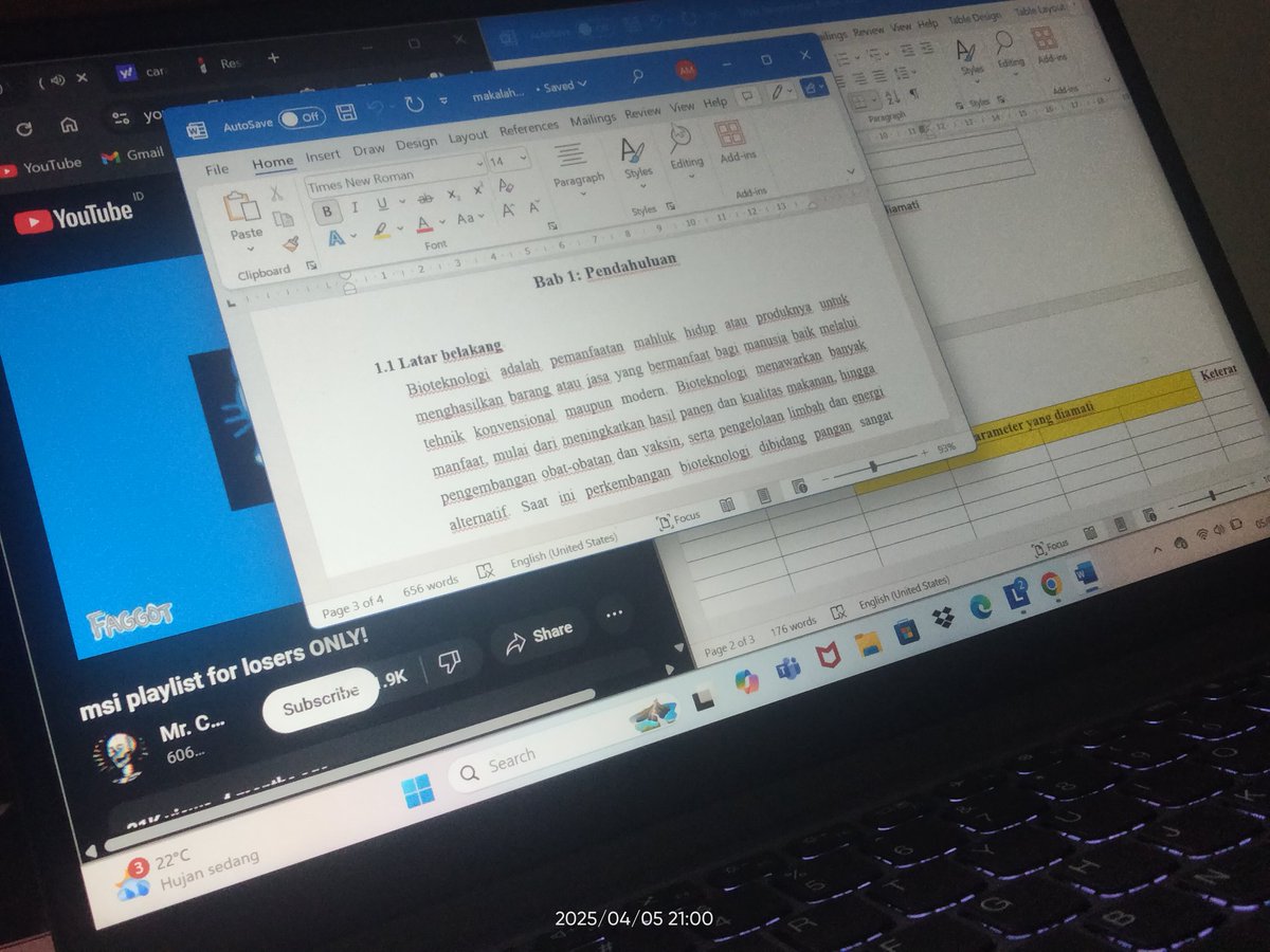 samll_ch's tweet photo. Bruh how can i make another comic if my homework is like this https://t.co/tOBqyqskTy