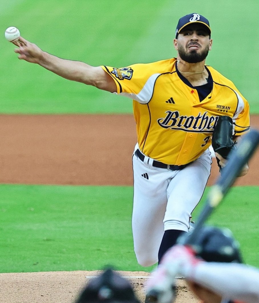 SIN DECISIÓN

#CPBL | Tras lanzar 6 innings de 8H 3C 1BB y 7K, el derecho HUMBERTO CASTELLANOS no tuvo decisión en su segunda apertura de la campaña, en TAIWÁN 🇹🇼. Los BROTHERS ganaron 5-4 a UNILIONS..