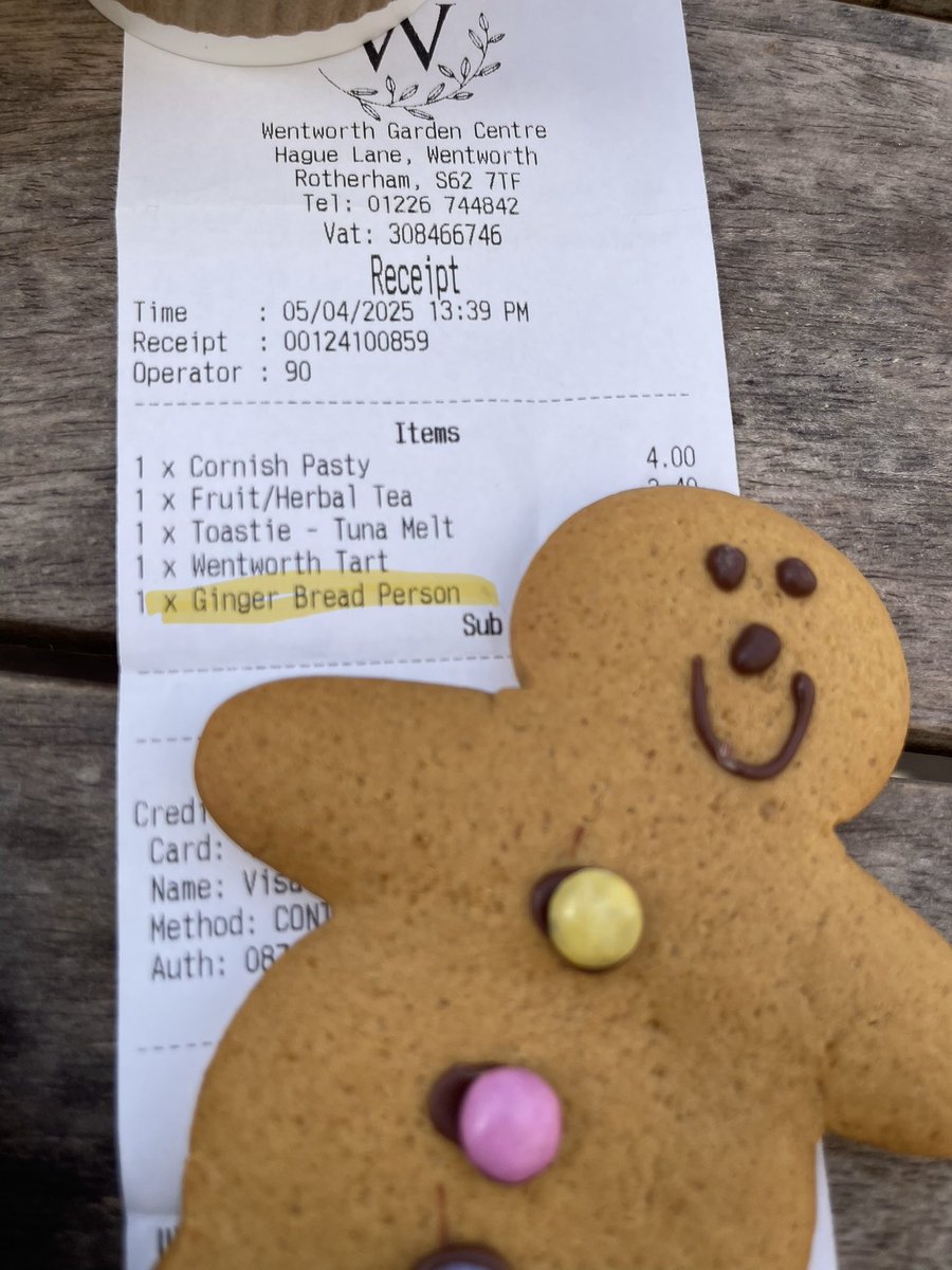 Today I walked around Wentworth Garden Centre, bought a mirror, some 🐓 necks for Harvey and ate a ginger bread person!