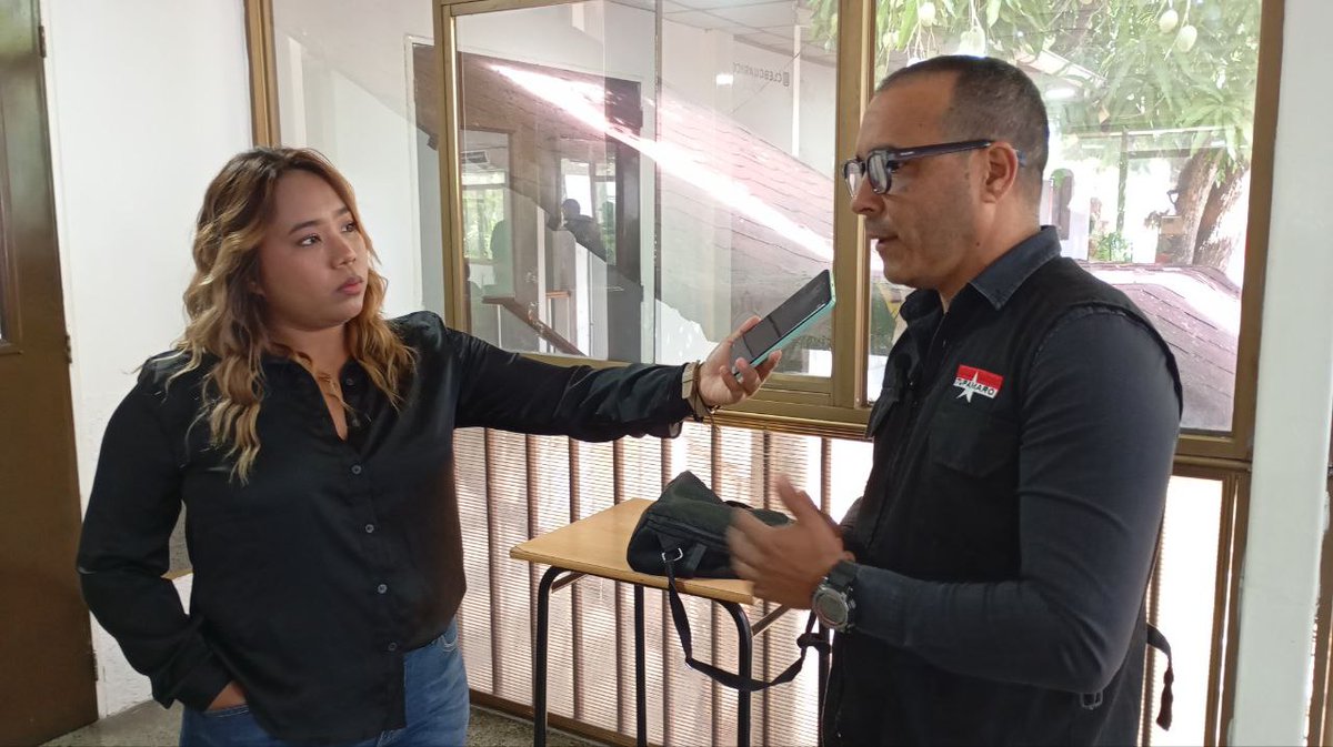 🎙️Rueda de Prensa 🔴⚫

Miembros de la Dirección Regional Operativa y Militancia realizan rueda de prensa en respaldo a nuestro presidente <a href="/NicolasMaduro/">Nicolás Maduro</a> y al Candidato del GPPSB <a href="/DonaireDonald_/">Donald Donaire</a> a la Gobernación del Estado Bolivariano de Guarico.

TUPAMARO reafirma su posición