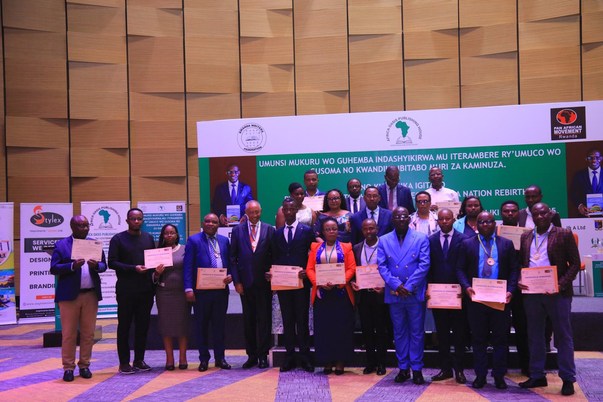 Karongi_College's tweet image. RP-Karongi College yahembewe kuba yarabaye indashyikirwa ku mwanya wa 3/21 mu guteza imbere umuco wo gusoma no kwandika. Ni mu gihe abanyeshuri, NIYONIRINGIYE Jean Paul na MUBANE Renaud bahembwe mu banyeshuri 20 bahize abandi muri aya marushanwa. 2/3
@RwandaPolytec @RwandaWriters