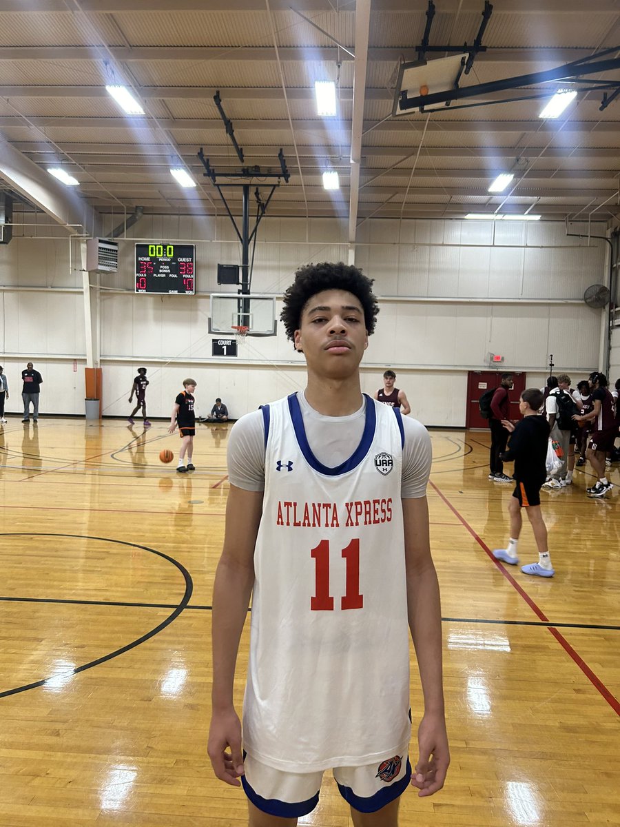 Bradyn Elder is a combo guard that can hit teammates for easy shots as well as get down hill and score at the rim