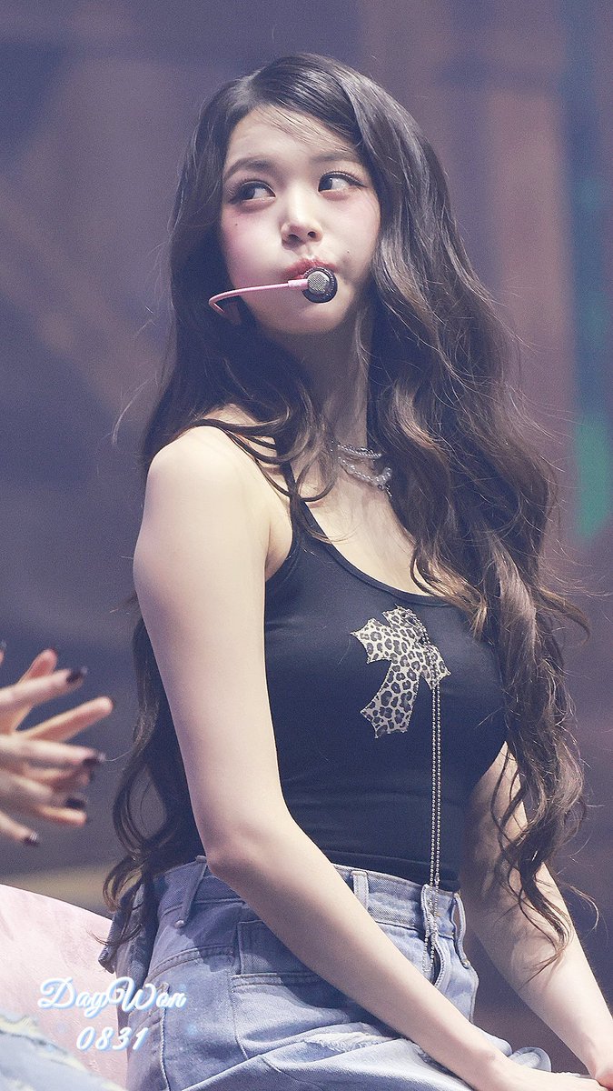 wonyoungdollz's tweet image. Her cheeks 🥹🍑🤏🏻

#장원영 #JANGWONYOUNG #IVE