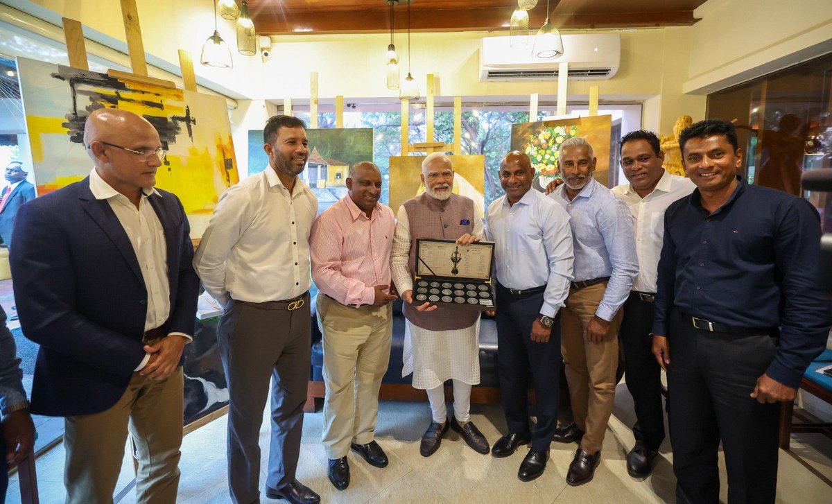 narendramodi's tweet image. Cricket connect! 

Delighted to interact with members of the 1996 Sri Lankan cricket team, which won the World Cup that year. This team captured the imagination of countless sports lovers!
