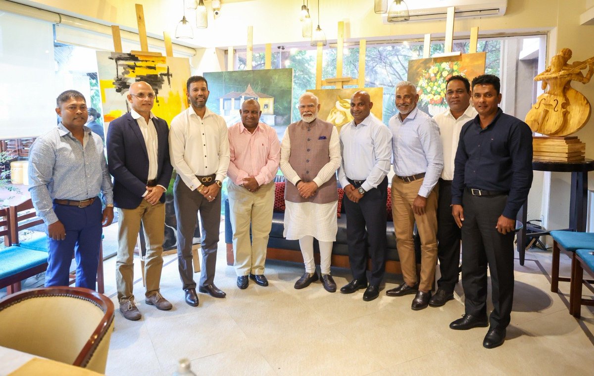 narendramodi's tweet image. Cricket connect! 

Delighted to interact with members of the 1996 Sri Lankan cricket team, which won the World Cup that year. This team captured the imagination of countless sports lovers!