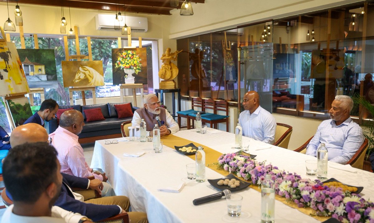 narendramodi's tweet image. Cricket connect! 

Delighted to interact with members of the 1996 Sri Lankan cricket team, which won the World Cup that year. This team captured the imagination of countless sports lovers!