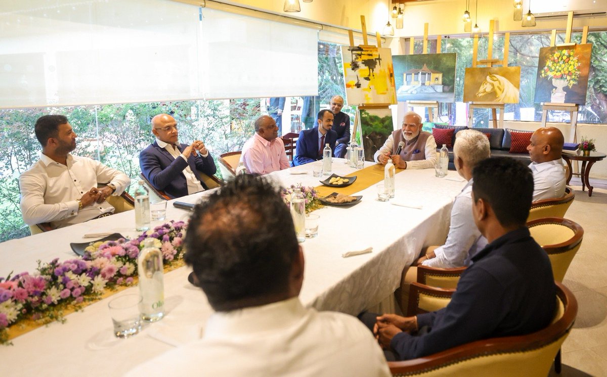 narendramodi's tweet image. Cricket connect! 

Delighted to interact with members of the 1996 Sri Lankan cricket team, which won the World Cup that year. This team captured the imagination of countless sports lovers!