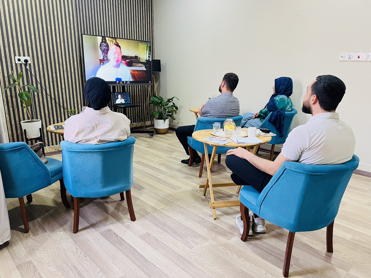 Smartswayduhok's tweet photo. اليوم الثاني من دورة ال STG
فن السكون : رحلة نحو وعي اعمق
مع (فردريك داودسون)
في مركز سمارتسوي دهوك - العراق
#STG #salrashed #smartsway https://t.co/hBE7S4oQXu