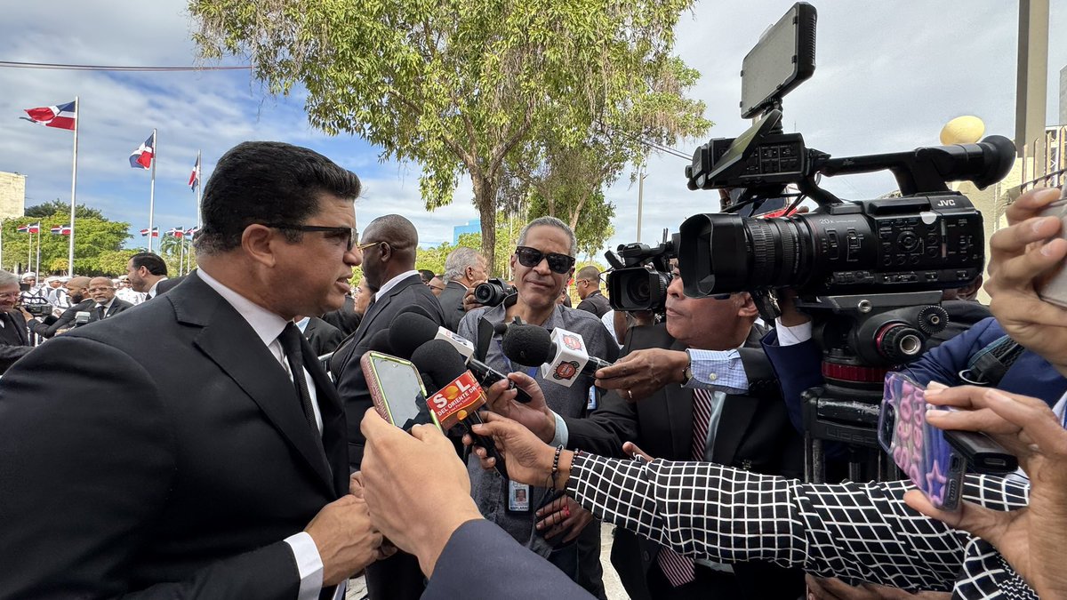 ¡Adelante, periodistas! 📝

Hoy felicito y bendigo a esos grandes profesionales que, con compromiso y pasión por la verdad, nos mantienen informados con justicia y equidad.

Un saludo especial a los periodistas de nuestro #SDE .

Dios los guíe siempre. 🙏 #DíaDelPeriodista