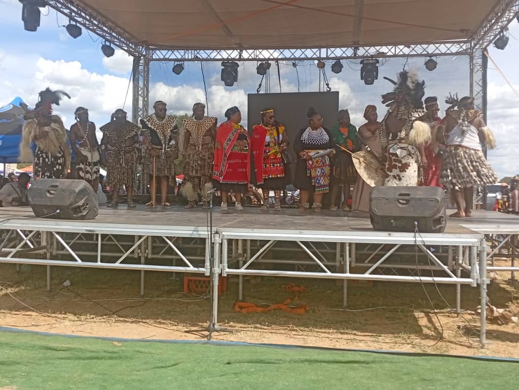 Hosted by Chief Mbusi Bekithemba Dakamela at koDakamela Hall, this annual cultural gathering has grown into a dynamic platform for recognizing individuals and institutions contributing meaningfully to society, while also showcasing Zimbabwe’s rich artistic talent.