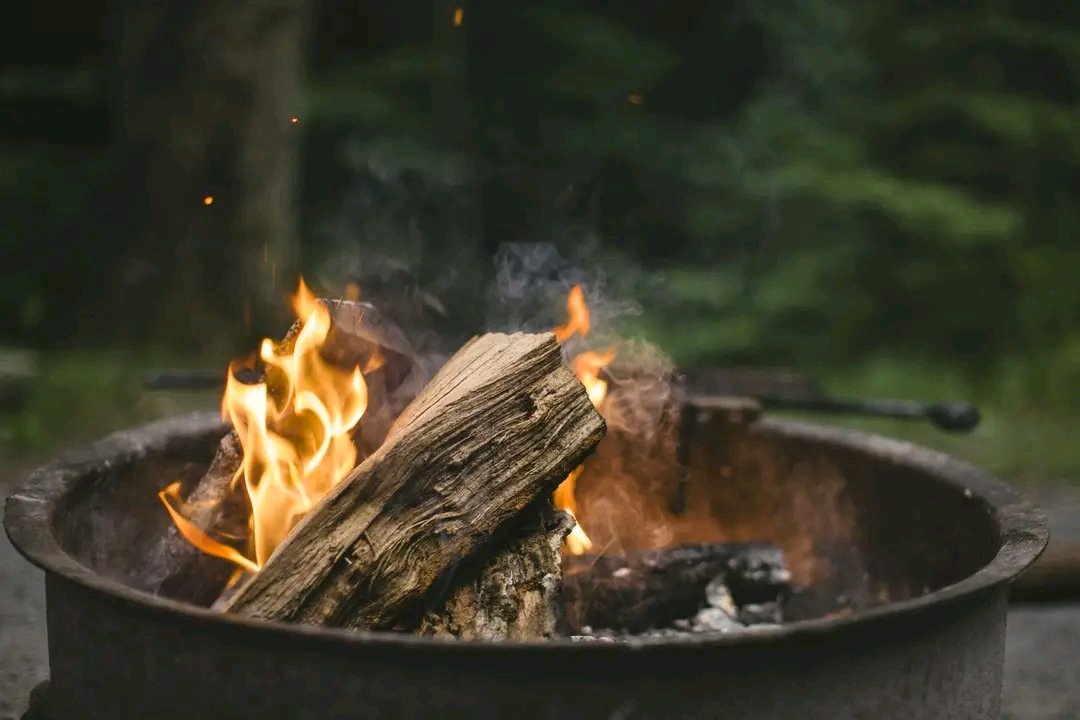 Thinking about having an outdoor fire.
🔥 Make sure you have purchased your 2025 burn permit.
🔥 Make sure you have read and understand  the requirements set out in the Open Air Burn By-Law 
🔥 Permits can be obtained by following this link Belleville.ca/BurnPermits