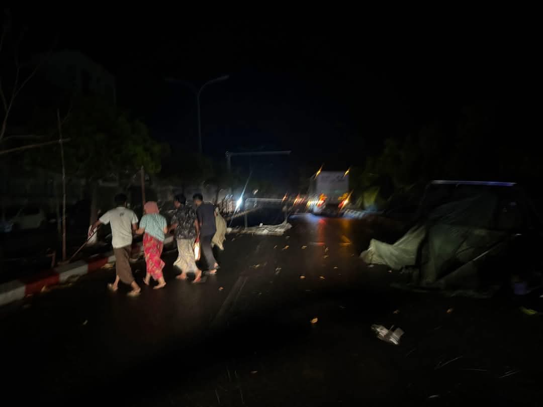 urmyscenery11tt's tweet image. Oh rain… the suffering only deepens.
Where will they even sleep now…?💔

EMERGENCY AID FOR MYANMAR
#HelpMyanmarQuake