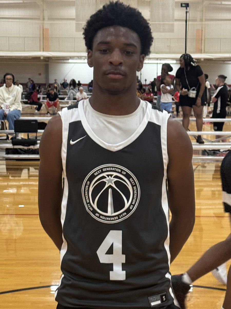 Xavier Lowe @Zayylowe4 showed excellent court vision, consistently making the right reads. He knew when to attack the paint, when to create space for a step-back jumper, and when to feed his teammates for easy assists. #OTRCircuit 

<a href="/OntheRadarHoops/">Shun Williams</a> <a href="/TaiYoungHoops/">Tai Young</a>