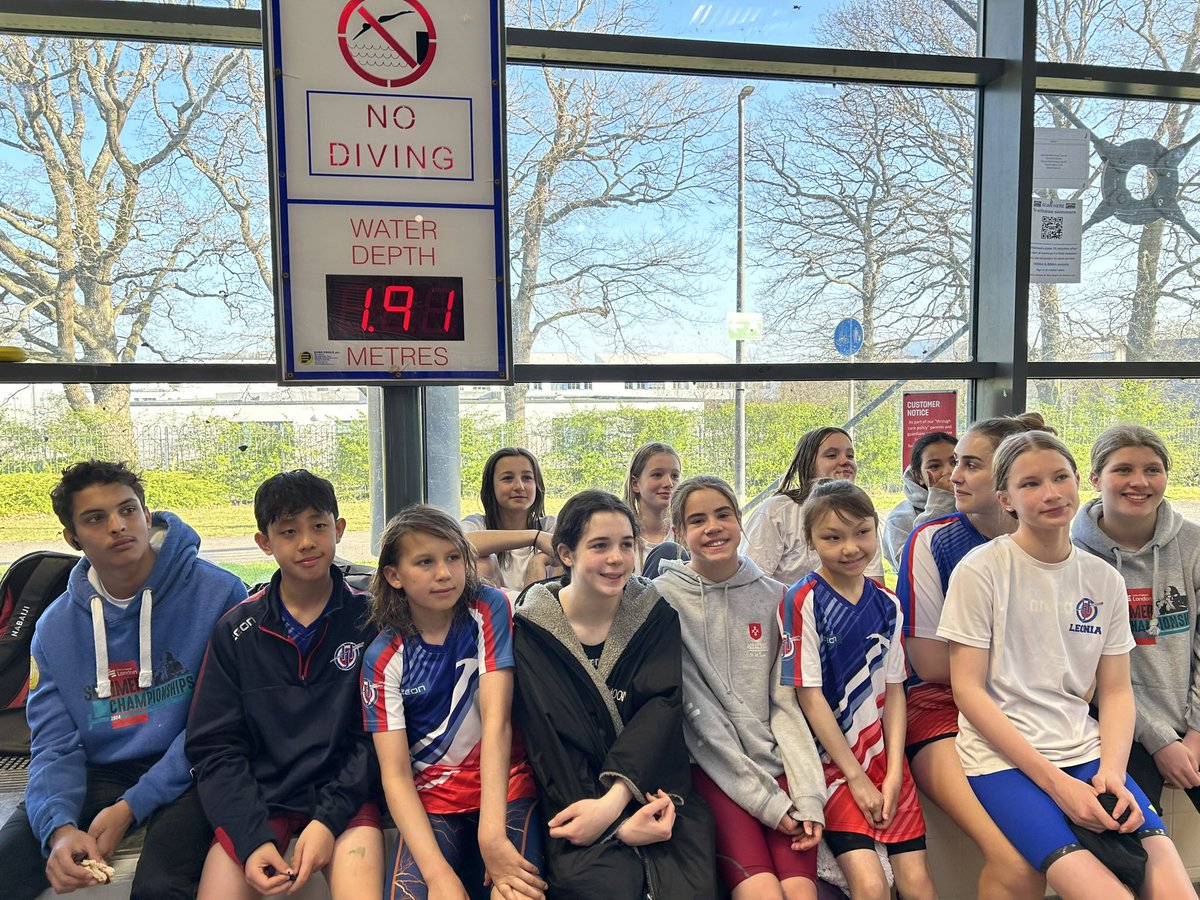 Jets_Swimming's tweet photo. Huge thank you to @CrawleySC1964 for Day 1 of your meet today! Thank you for your friendly, calm and welcoming atmosphere, we loved it, . Lots of great swims, PBs and medals for Jets - back tomorrow for more! #FlyJetsFly https://t.co/LHFXILRJXL