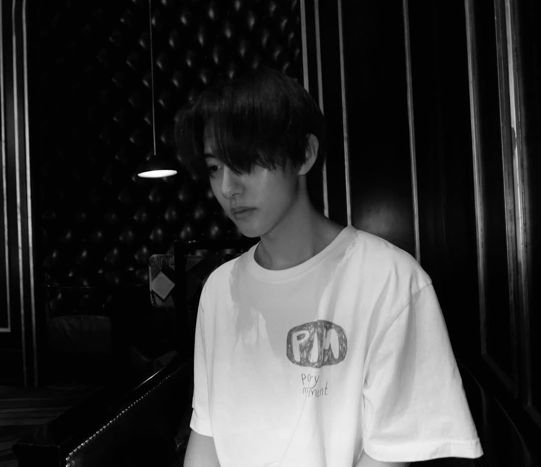 YE0JiJ's tweet photo. ˙✧˖°⛅️ ⋆｡˚ :: ночной пост. 
сегодня был в ресторане и знаете, домашняя еда мне больше по душе. особенно еда сделанная моими старшими >~<
но тут тоже было вкусно!!! думаю в будущем, нам нужно сюда сходить вместе. 🍹 https://t.co/kpytMHqRwb