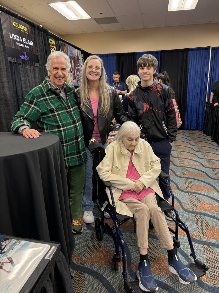 AmyDailey18's tweet image. @hwinkler4real  Thank you for making our day special at Steel City Con in PA and for being so gracious. God bless you!