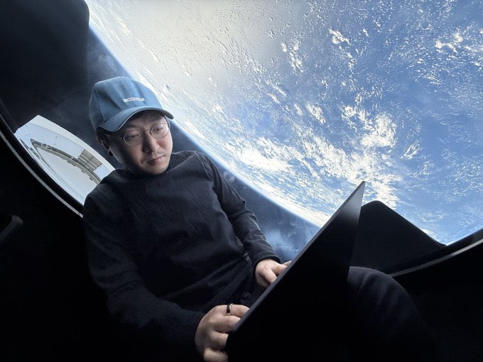 fabriziocolista's tweet image. #Spazio #DigitalWork #Fram2 
Immagini come queste, di persone che lavorano in orbita terrestre e poi sulla Luna, saranno sempre più normali. Connessioni dati velocissime, anche ottiche, renderanno tutto più semplice.
Credits: @satofishi