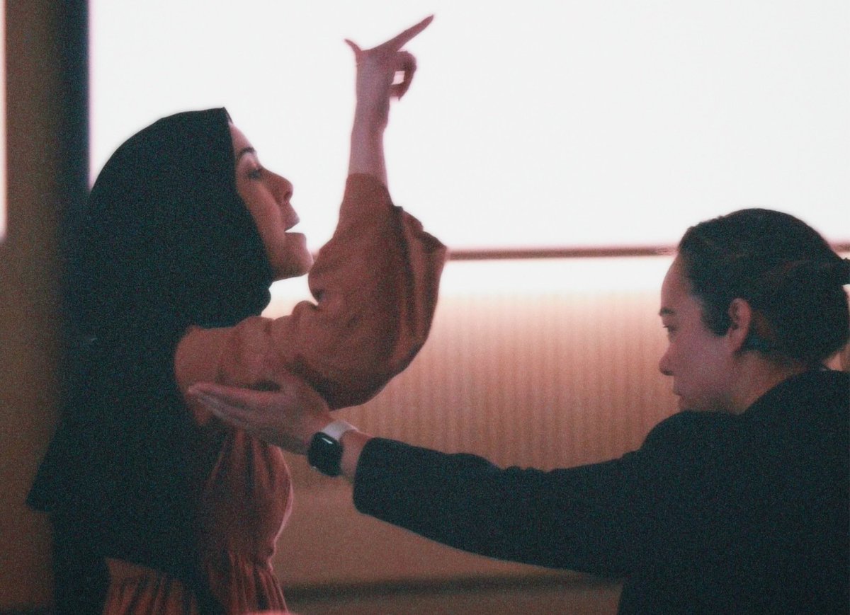 Hani  diyordu ya  rahmetli Erbakan Hoca;
“Bizim kadınlarımız sizin erkeklerinizden daha Erkektir” diye.. 

İşte Öyle Bir şey!