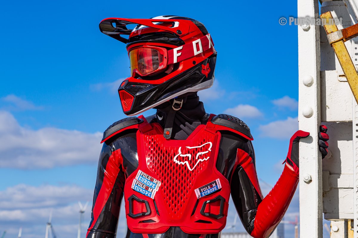 Looking for a good sub to worship my boots and take a load or several 😈  📸:@pupsnapuk