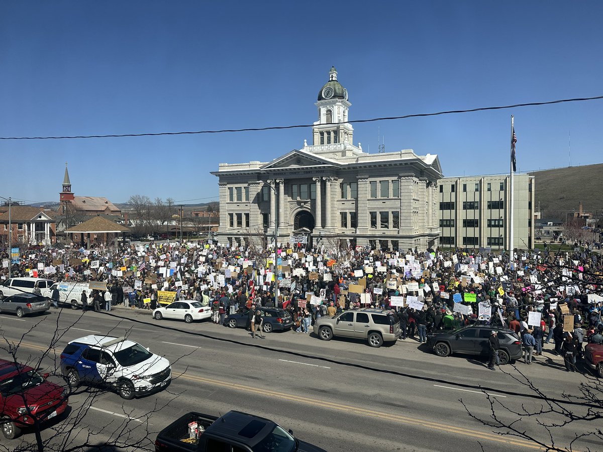 AustinAmestoy's tweet image. Thousands of people protesting Trump administration actions in Missoula today. Likely the largest demonstration here in years.

#mtnews #mtpol #HandsOff
