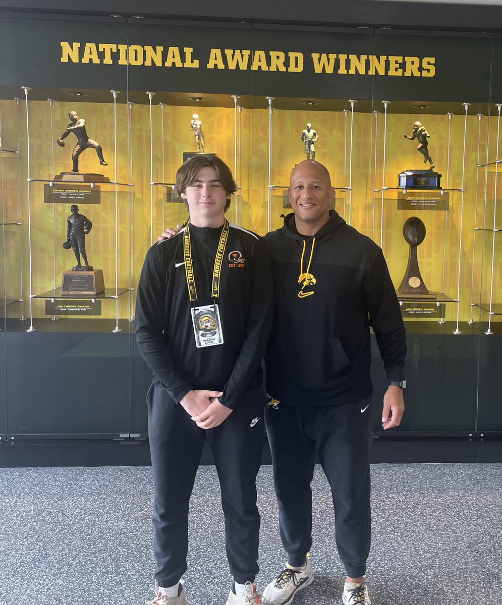 Malakai Lewis Long snapper tweet media