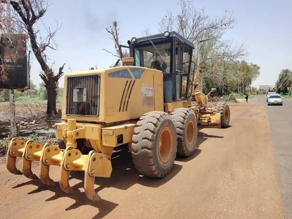 وجه والي ولاية الخرطوم أحمد عثمان حمزة، بفتح شارعي النيل في الخرطوم وأم درمان أمام حركة المرور، ضمن حملة لإعادة تطبيع الحياة بالعاصمة، وشملت الأعمال إزالة المتاريس والمخلفات، وجمع الذخائر غير المتفجرة لتأمين الطرق، وأعلن الوالي استمرار الحملة حتى 15 أبريل، مؤكداً أنها خطوة