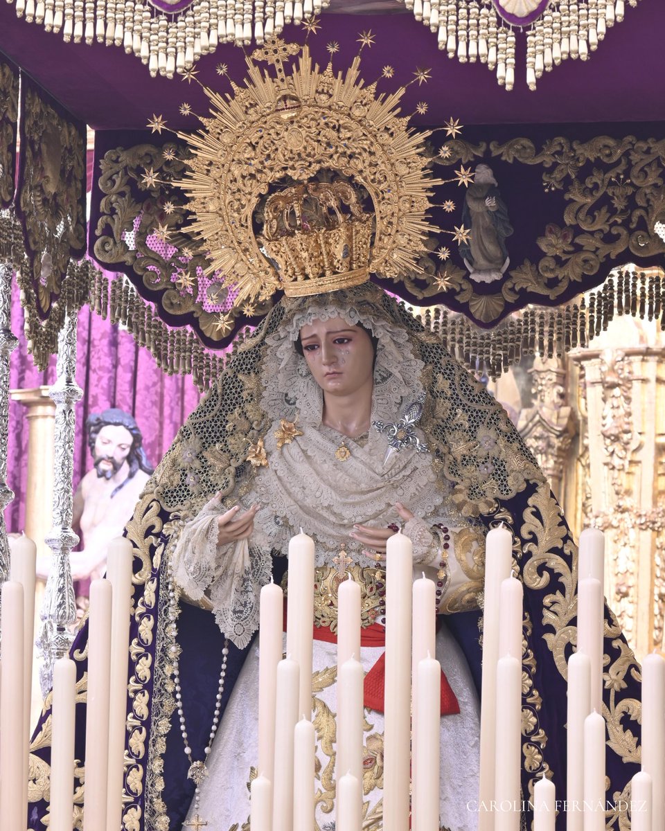 PacienciayPenas's tweet photo. OFICIAL |  Como presagio de un nuevo Miércoles Santo, María Santísima de las Penas ya luce ataviada de Reina bajo su paso de palio por su vestidor Francisco Garví.

📷 @cfzherrera @elbarcodemaria 

#pacienciaypenas https://t.co/vFCUbFE9It