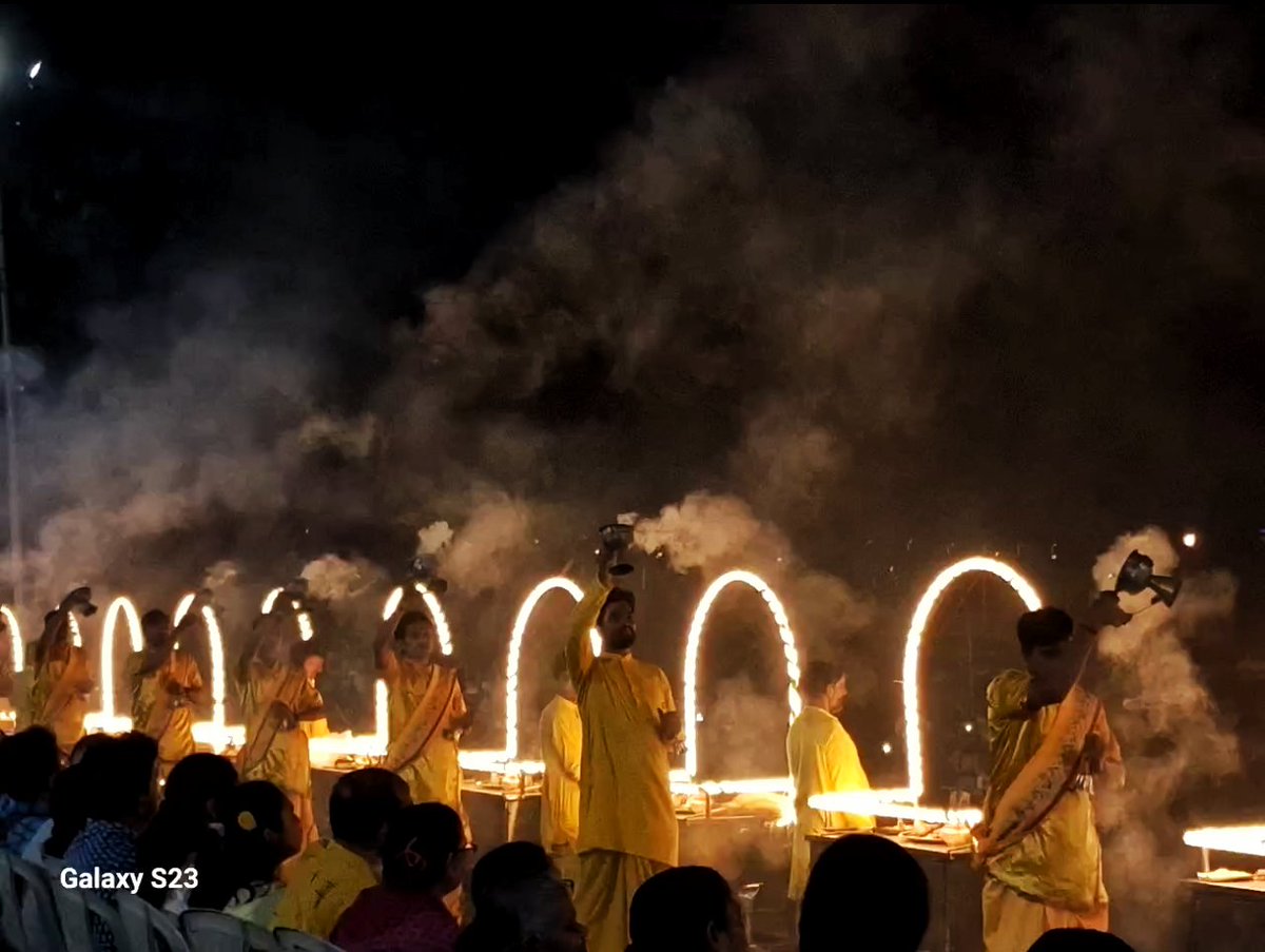 DecodingRaj's tweet image. Contrasty Evening and Aroti ❤️
.
#withgalaxy #samsung #GalaxyAI @SamsungIndia @SamsungMobile #GalaxyS23