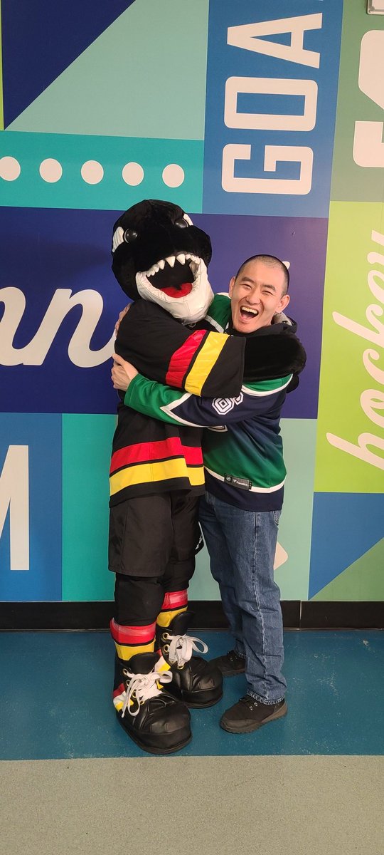 Just giving my ol' pal, <a href="/CanucksFIN/">FIN</a> a big ol' hug before the game today. #Canucks