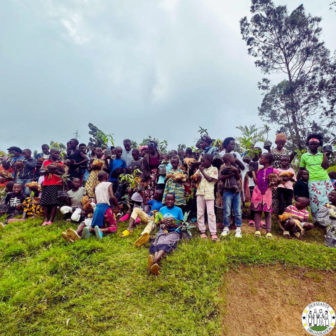 DUFATANYE ORGANISATION (@dufatanyeorg) on Twitter photo 1 day, 75 kids trained & given 1 chicken + 1 mango seedling 🌱 Combating malnutrition & growing young leaders! Thanks to <a href="/SaidathMU/">MURORUNKWERE Saidath Sailove</a>! #YouthEmpowerment 1 day, 75 kids trained & given 1 chicken + 1 mango seedling 🌱 Combating malnutrition & growing young leaders! Thanks to <a href="/SaidathMU/">MURORUNKWERE Saidath Sailove</a>! #YouthEmpowerment