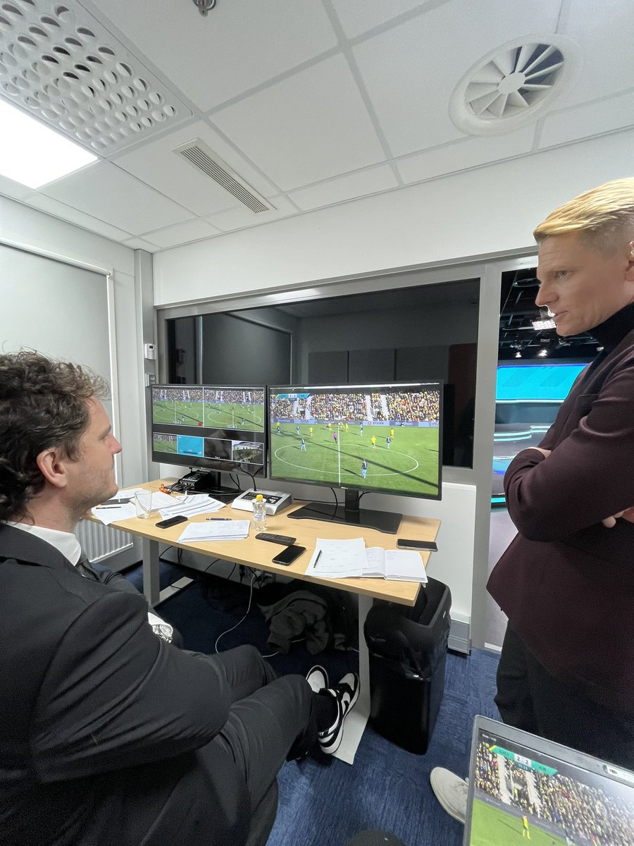 Päivän työn sankari -palkinto menee kyllä <a href="/karhutero/">Tero Karhu</a> :lle. Ensin sellainen seitsemän tunnin rupeama Turussa #Veikkausliiga -hostina älyttömällä energialla (te tiedätte) – myös kameran ulkopuolella. 

Sitten klo 17.30: ”nyt täytyy lähteä ajelemaan, on vielä illalla Barca -Betis.”