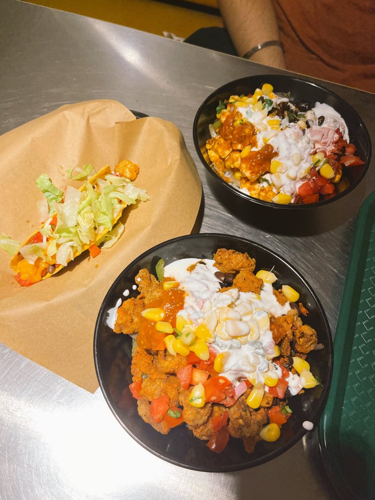 kaustavxg's tweet image. Day 3 of #50daysofcode 🔥
✔️ Re-solved all Week 1 assignments of Cohort 3.0 @kirat_tw
❌ Gym skipped (leg's were hurting)
🍽️ Had a great meal with my best friend
🐢 Slow and low-productivity day
Aj ke liye bas itna hi, time to do it again tomorrow! 🚀
#WebDevelopment