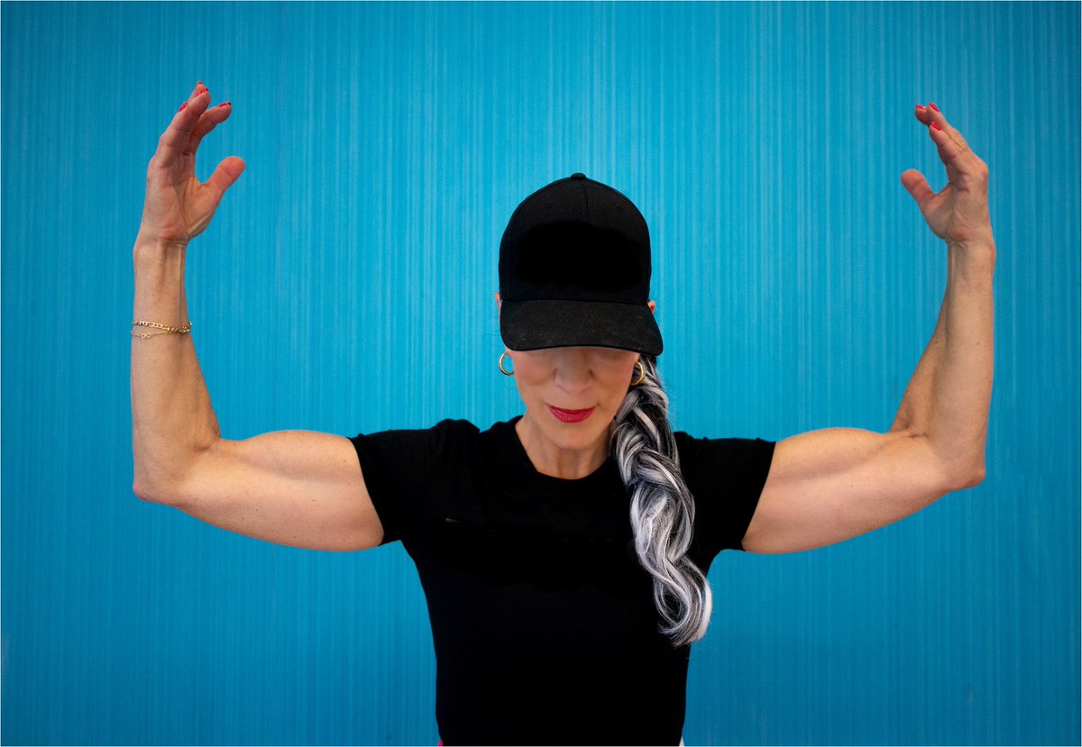 Bloomin’ 

Ever find yourself in a
rotten situation &amp; you’ve
got to slug your way 
through it?

Never quit. 

Do This ➡️

💪BLOOM WHERE YOU’VE BEEN PLANTED💪 

Stay Strong

Keep Bloomin’ 🏋️‍♀️

<a href="/The100Club100/">💯CLUB💯</a> #SaturdayMotivation #strongwoman 

Me Bloomin’