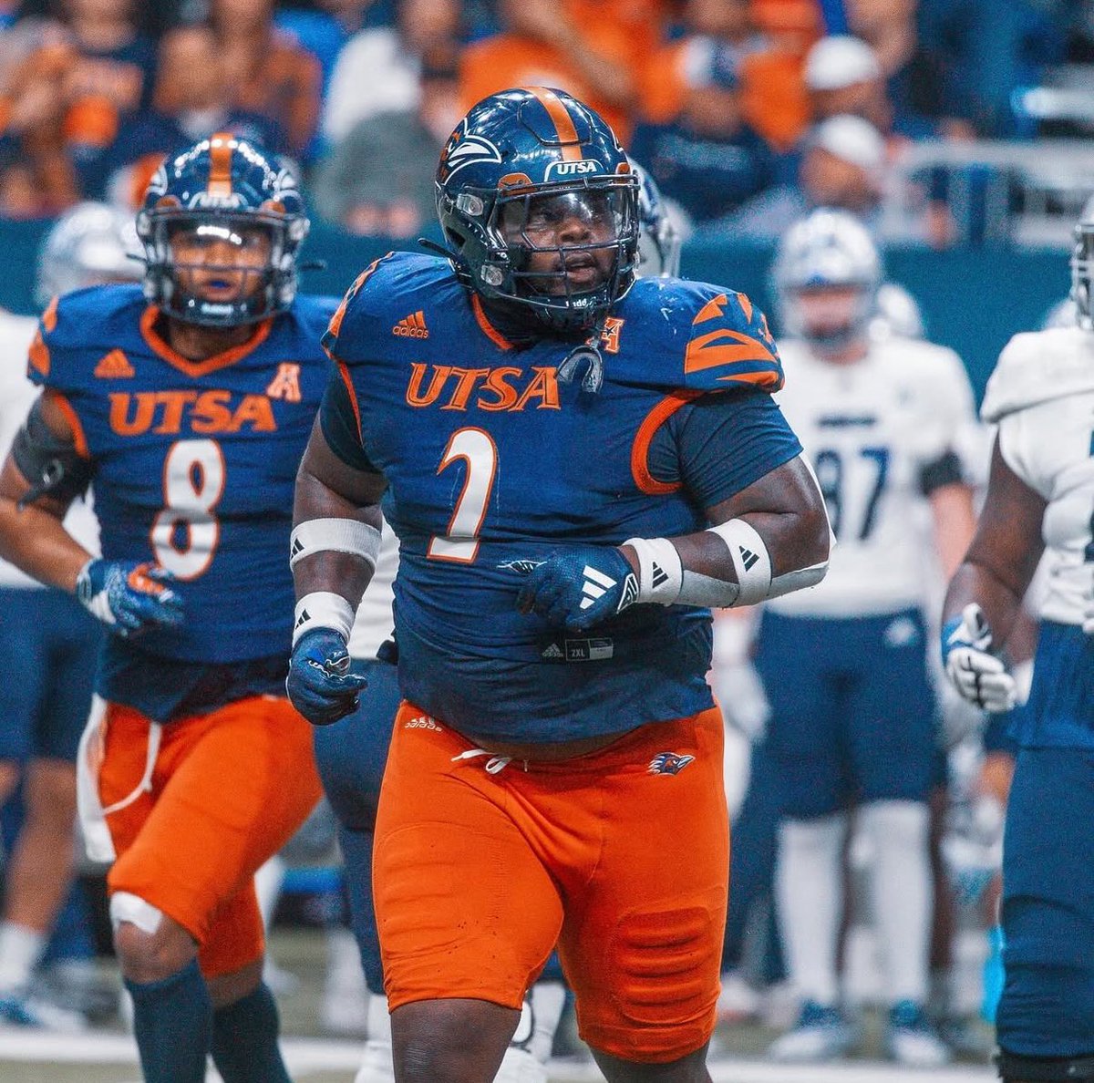 MRittCGS's tweet photo. 🚨@CGSAllStar Pro Day Result🚨

➡️ DT @Brandonbrown_90 

📍@UTSAFTBL 

HT: 6010
WT: 313
Hand: 8.880
Arm: 29.880

40: 5.07 (🚨 5th among DT’s at combine 🚨)
20: 2.91
10: 1.74 (🚨T-5th🚨)
Vertical: 25.5
Broad: 8-4
Short Shuttle: 4.63 (🚨 4th🚨)
3 Cone: 7.63 (🚨T-5th🚨)
Bench: 23 Reps  (🚨5th🚨)
“Relative Athletic Score”/ @MathBomb ➡️ 7.06

#CGS2025