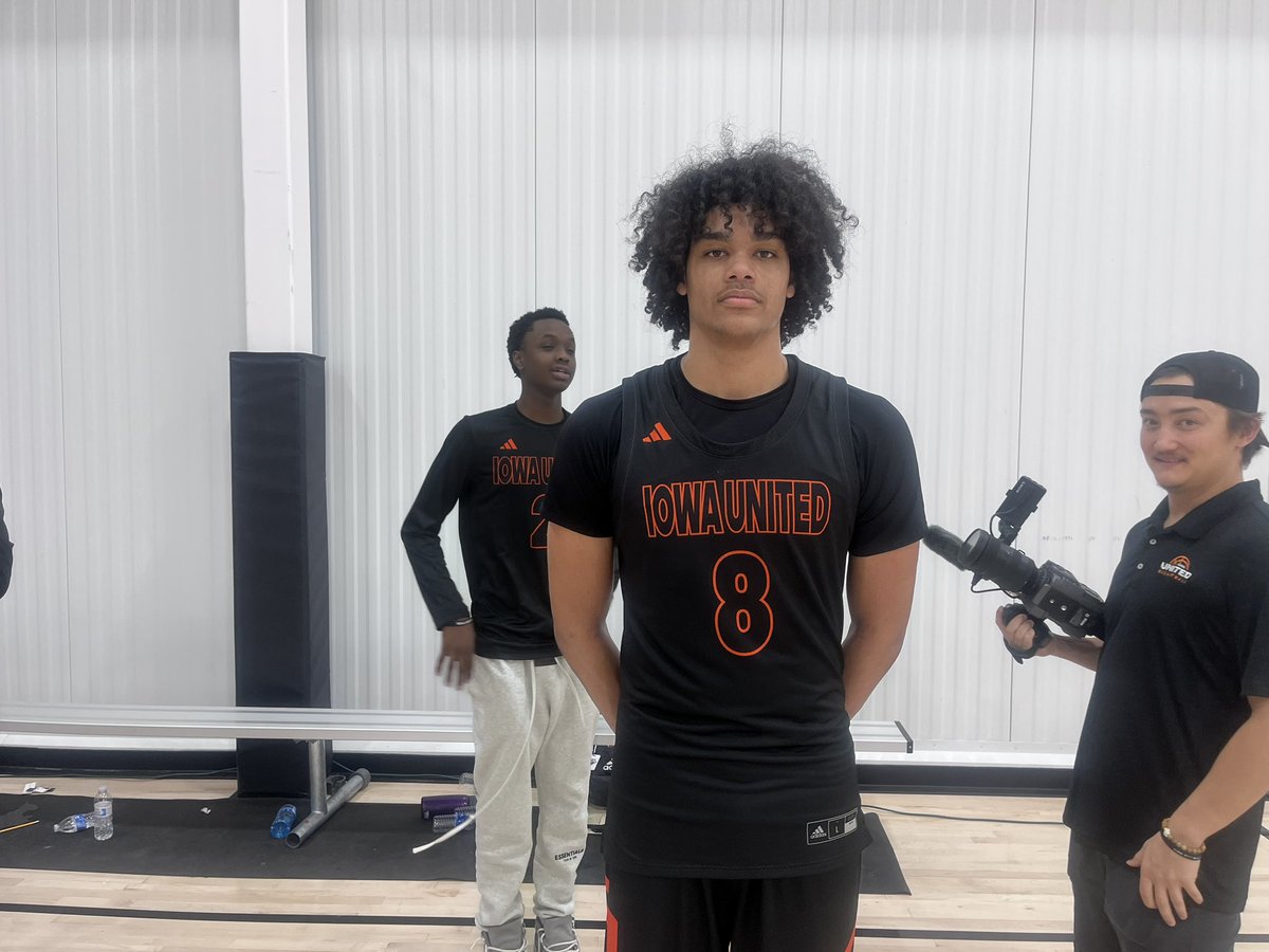 Fab Hoops (@fabhoopss) on Twitter photo The duo of Nash Kooken & Youri Warren led <a href="/TeamIowaUnited/">Iowa United</a> to a win. Both scored 15, Kooken a point guard who sets his teammates up and can shoot it. While Warren, uses his size and strength to finish at the basket.
<a href="/ny2lasports/">NY2LA SPORTS</a> The duo of Nash Kooken & Youri Warren led <a href="/TeamIowaUnited/">Iowa United</a> to a win. Both scored 15, Kooken a point guard who sets his teammates up and can shoot it. While Warren, uses his size and strength to finish at the basket.
<a href="/ny2lasports/">NY2LA SPORTS</a>