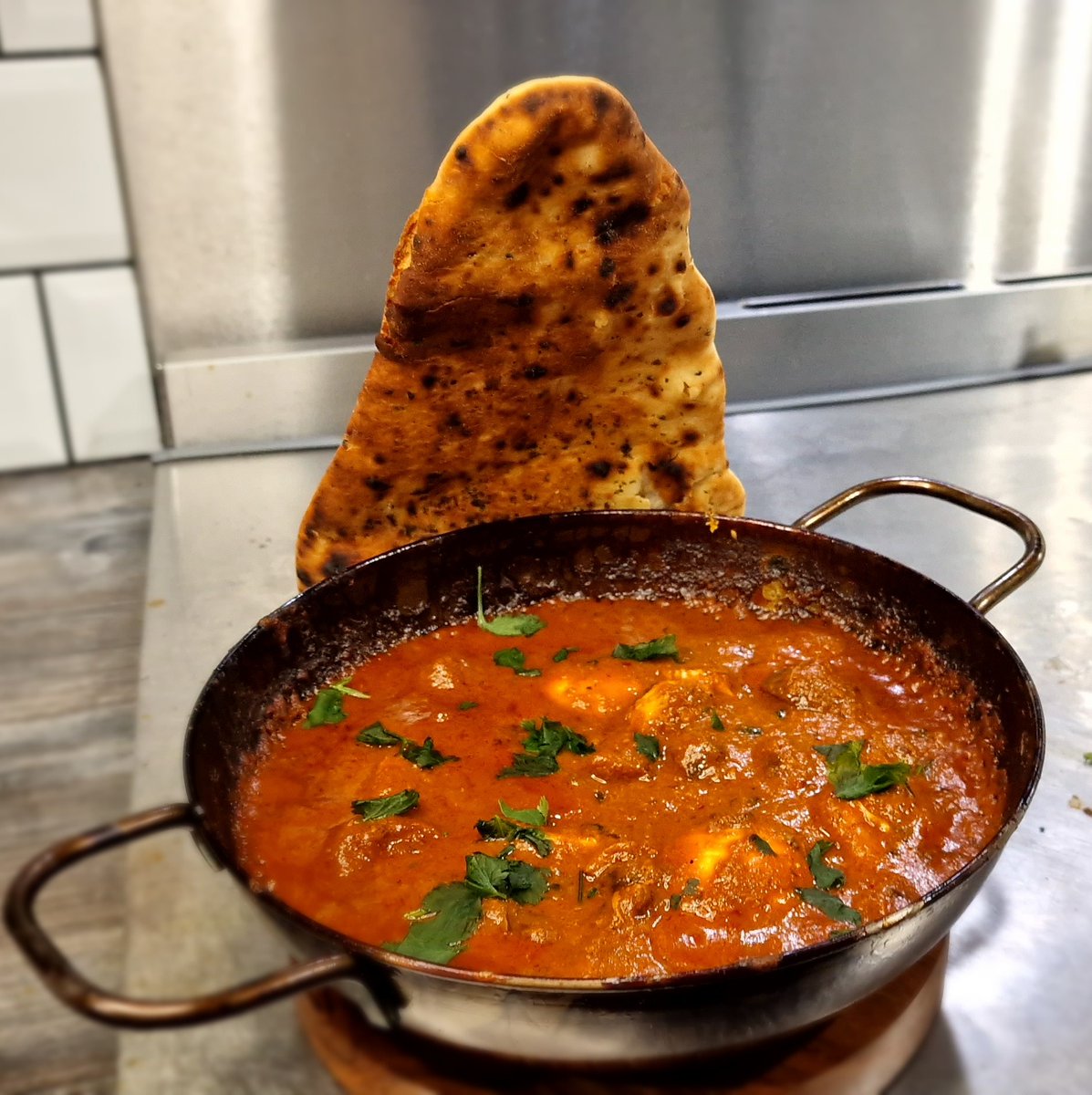 Archie The Pie Guy🥧 (@chefarchiepie) on Twitter photo British Indian Restaurant style
Chicken Tikka Madras Curry 👇🥵
Served in my amazing new bowl kindly sent to me by my friends at
Birmingham Balti Bowl Company
<a href="/BaltiBowl/">The Balti Bowl Company</a>
A special Balti curry tutorial video on the channel next week ! 😋 British Indian Restaurant style
Chicken Tikka Madras Curry 👇🥵
Served in my amazing new bowl kindly sent to me by my friends at
Birmingham Balti Bowl Company
<a href="/BaltiBowl/">The Balti Bowl Company</a>
A special Balti curry tutorial video on the channel next week ! 😋