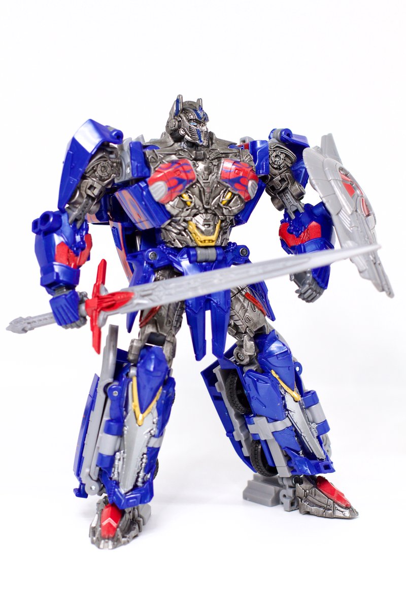 Astonishing! I was never a fan of this look for Prime, but this figure has changed my mind on that!

Only cons is it can appear a bit dull for lack of paint in bot mode, but (relatively) easily rectified...

Studio Series Leader Age of Extinction OP

#Transformers #toyphotography