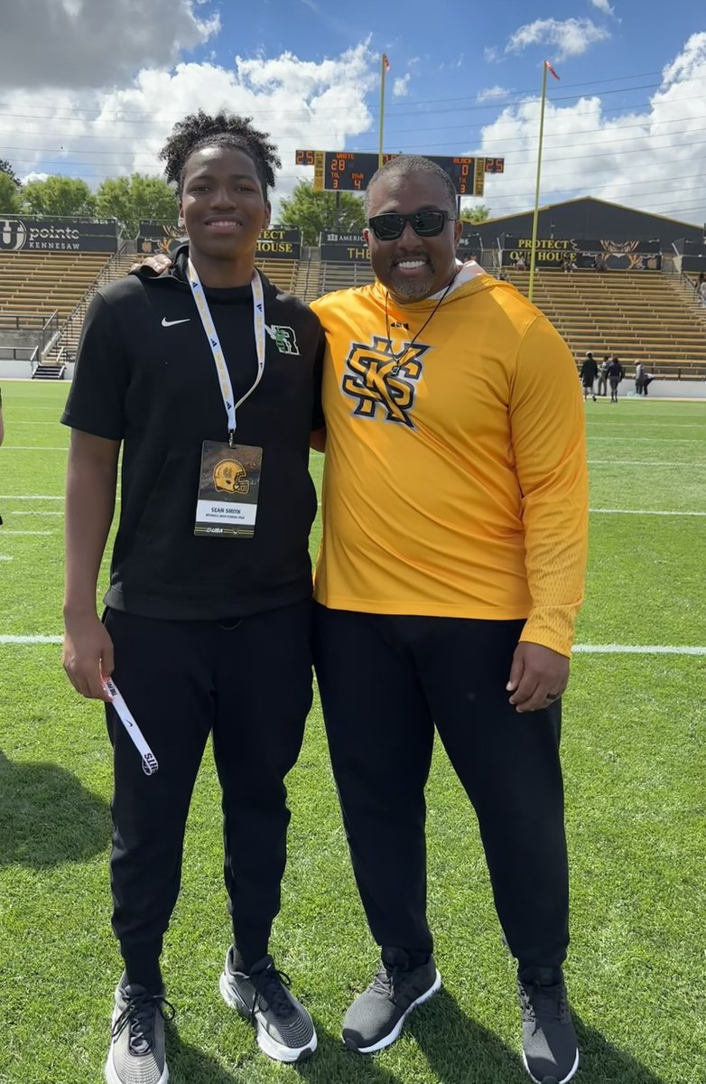 SmithSean0's tweet image. Had a great time at @kennesawstfb today! @CoachMack_KSU @Mitch_Militello @Roswell_FB @CoachThompson05 @TEwracademy