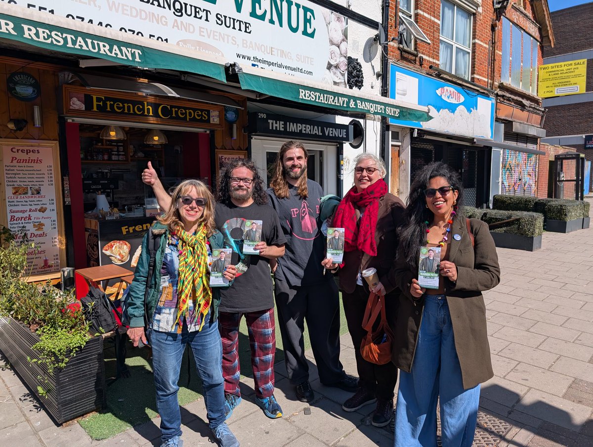 madeinbolivia's tweet image. Gorgeous day to canvass in support of @Ruairidh_paton 
Green party candidate for St Ann's ward #Haringey upcoming by-election.

15k steps walked in company of many volunteers all joining forces for local democracy
✅ Vote #RuairidhPaton on April 10 🗳️ - free library spotted 😍