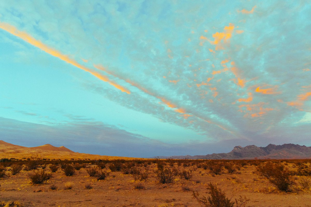 anzomez's tweet image. here is a blend of my style with a photograph by @connorgrasso_ -- enjoy!😉

//the skies.